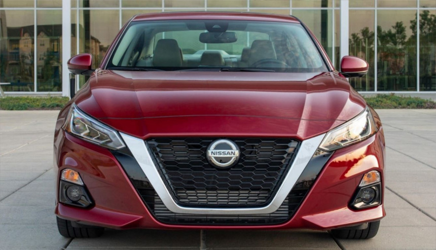 front grille on Red 2019 Nissan Altima